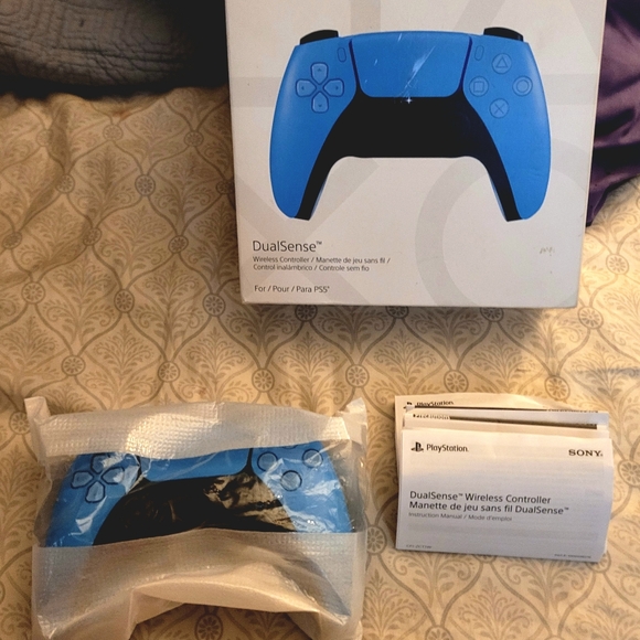 PS5 DualSense Controller - Picture 5 of 8